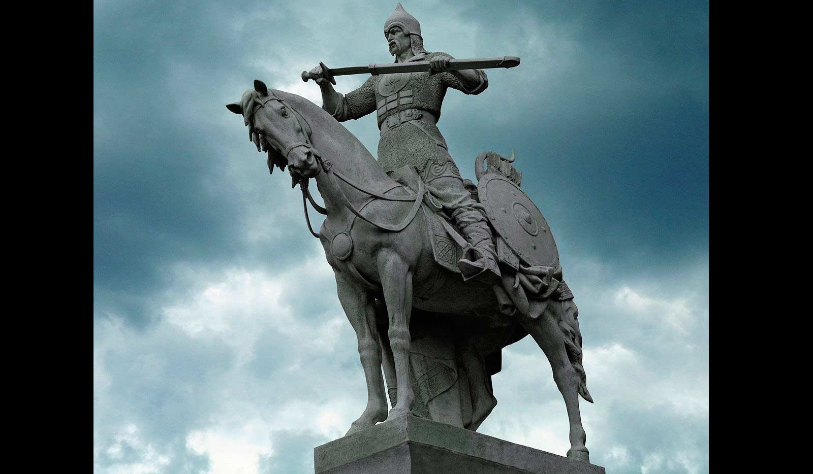 Святослав Игоревич на коне памятник